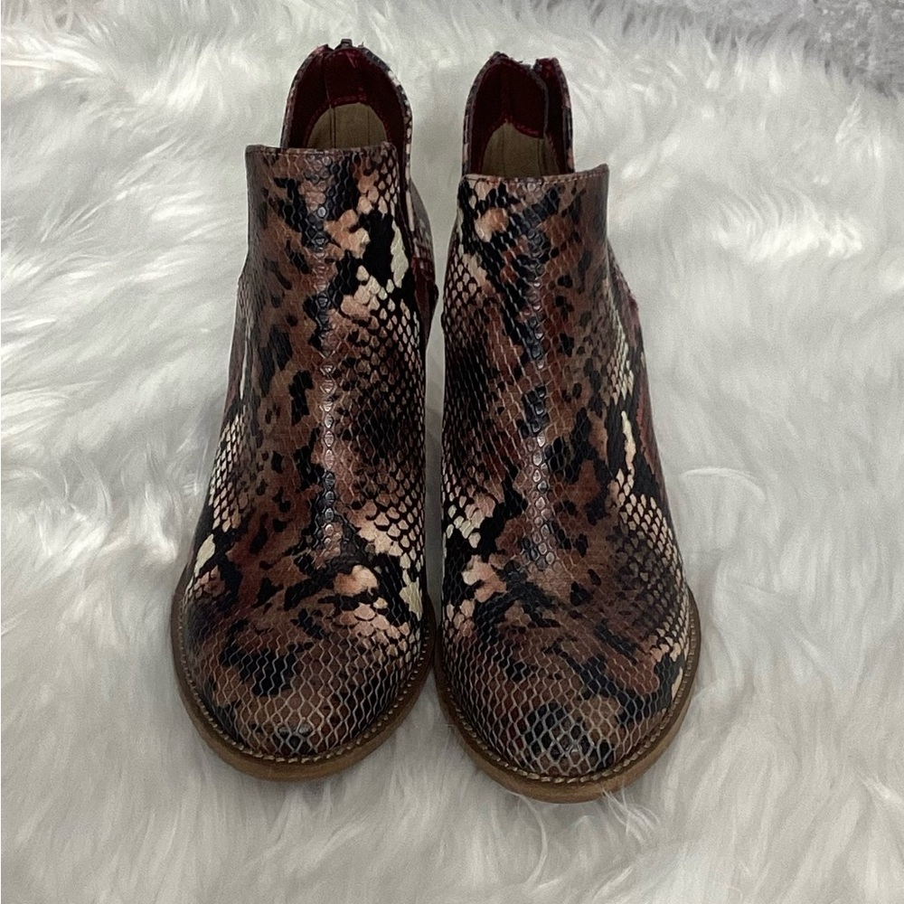 Blondo Stylish Snakeskin Ankle Boots for Women size 7.5